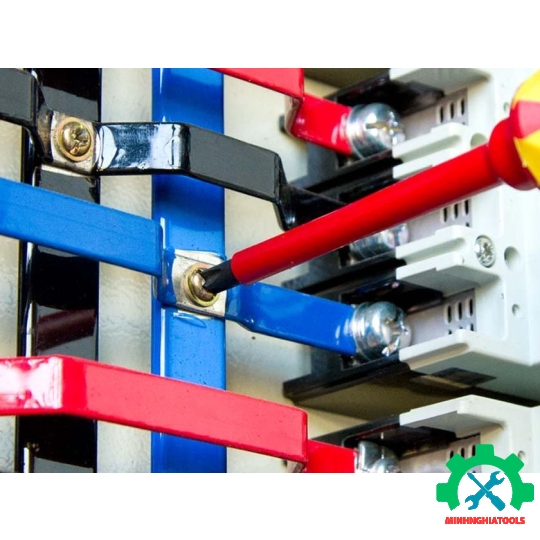 Bộ tua vít cách điện 1000v 7 chi tiết Kingtony 30617MR 