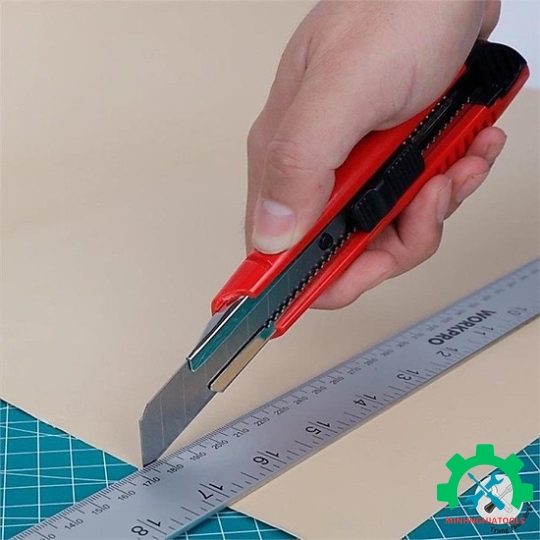 Dao rọc giấy bằng nhựa, chiều rộng lưỡi dao 18mm Workpro WP212013 