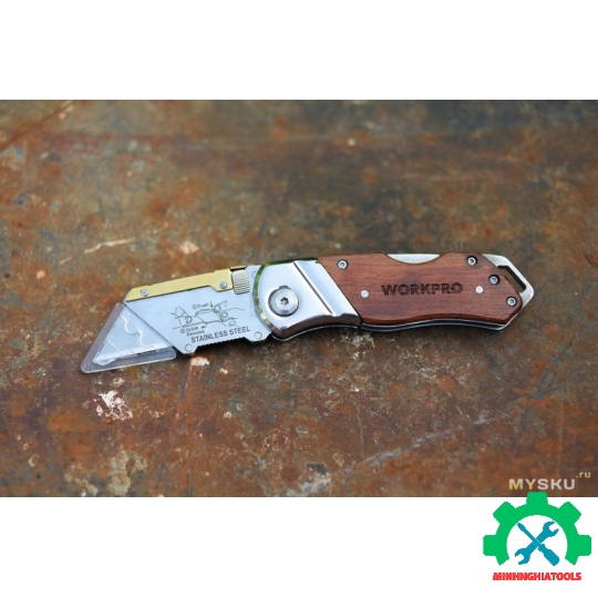Dao gấp tiện ích có lưỡi cắt, cán cầm bằng gỗ Workpro - WP211014 
